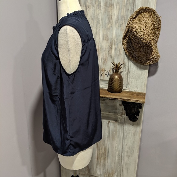 💐SOLD💐Tommy Hilfiger navy sleeveless blouse - Picture 2 of 7